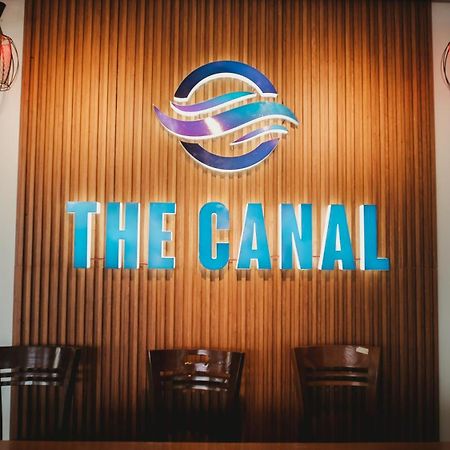 The Canal Homestay Probolinggo Bagian luar foto