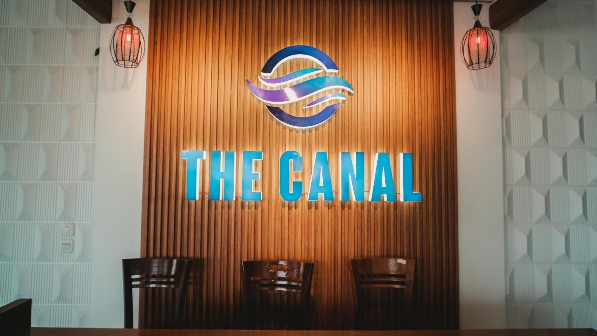 The Canal Homestay Probolinggo Bagian luar foto